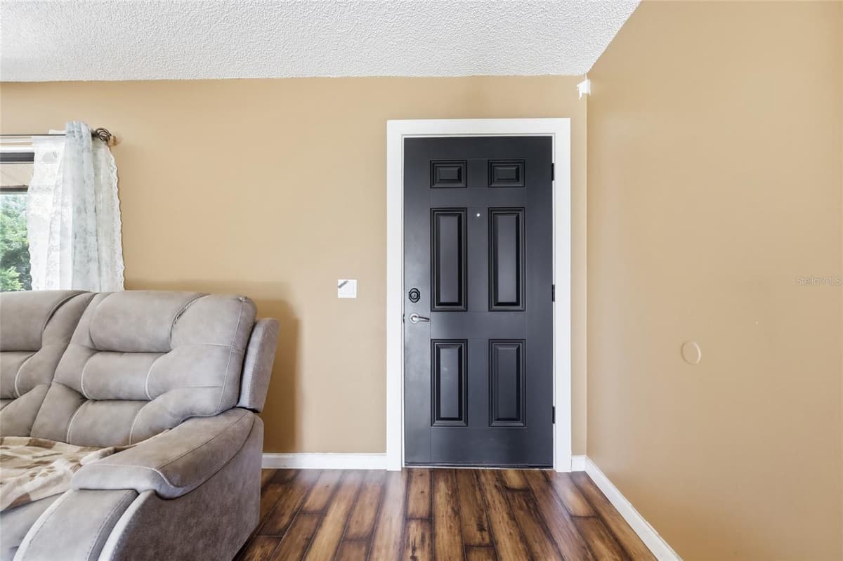 3672 RONDA DRIVE — photo 14 of 33