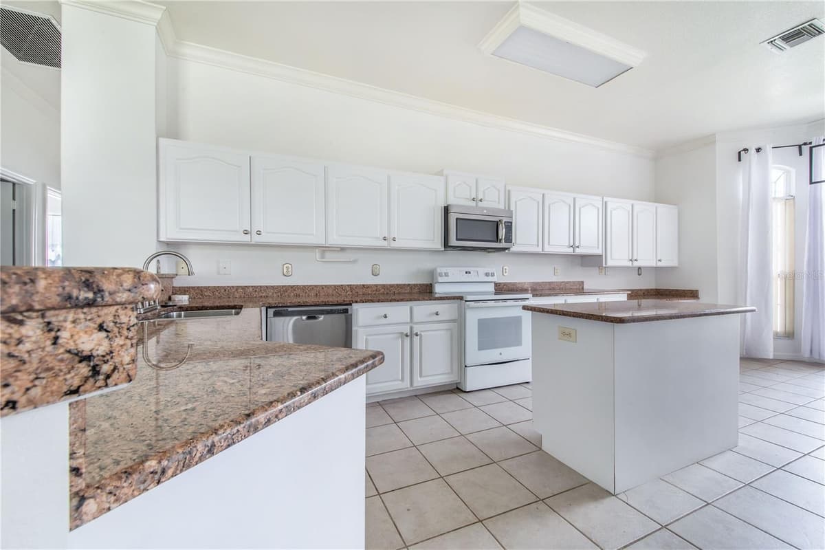 132 GOLF AIRE BOULEVARD — photo 10 of 39
