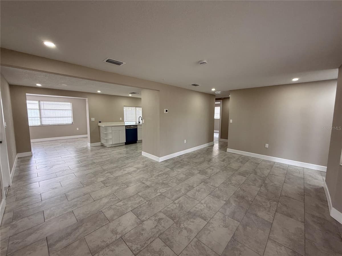 3019 LLOYD DRIVE — photo 3 of 13