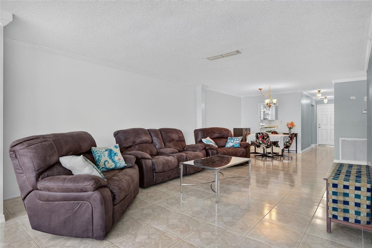 6025 SHORE BOULEVARD — photo 20 of 96
