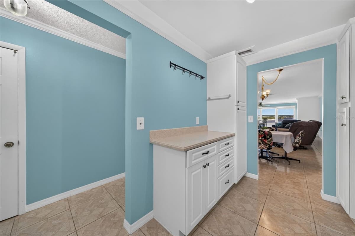 6025 SHORE BOULEVARD — photo 17 of 96
