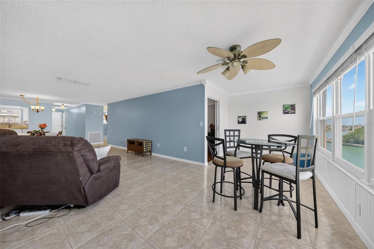 6025 SHORE BOULEVARD — photo 23 of 96