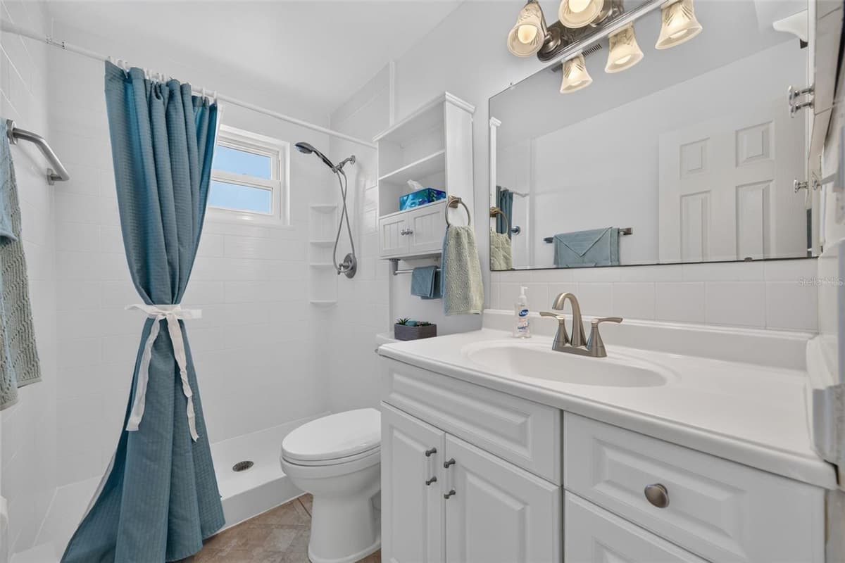 6025 SHORE BOULEVARD — photo 31 of 96