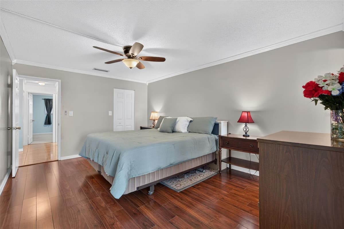 6025 SHORE BOULEVARD — photo 30 of 96