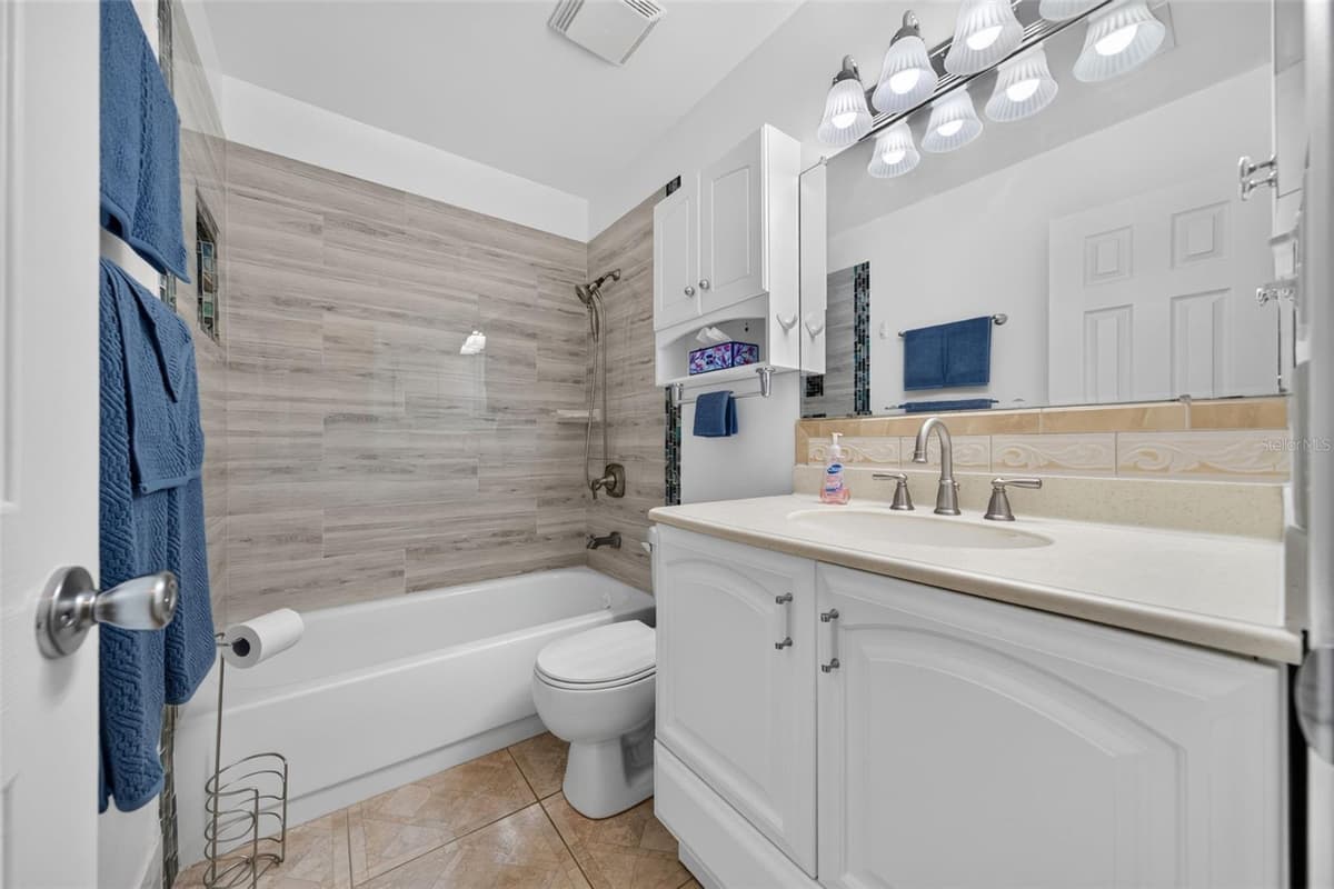 6025 SHORE BOULEVARD — photo 36 of 96