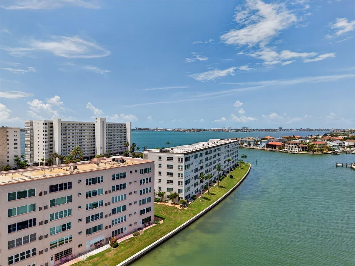 6025 SHORE BOULEVARD — photo 45 of 96