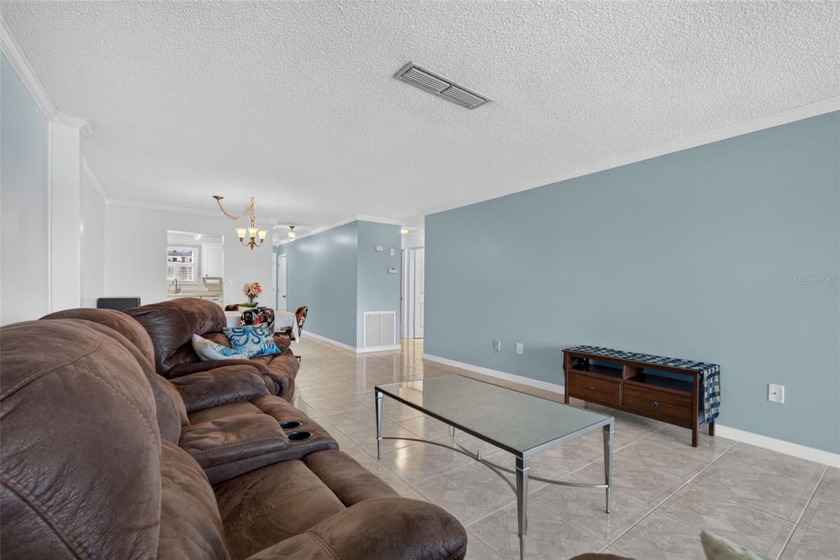 6025 SHORE BOULEVARD — photo 21 of 96