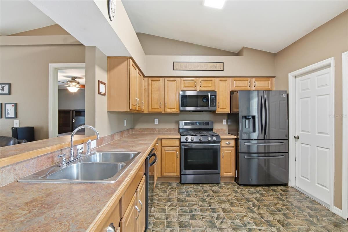 13326 PINYON DRIVE — photo 8 of 32