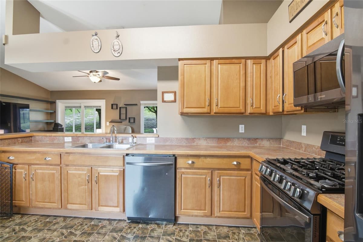 13326 PINYON DRIVE — photo 6 of 32