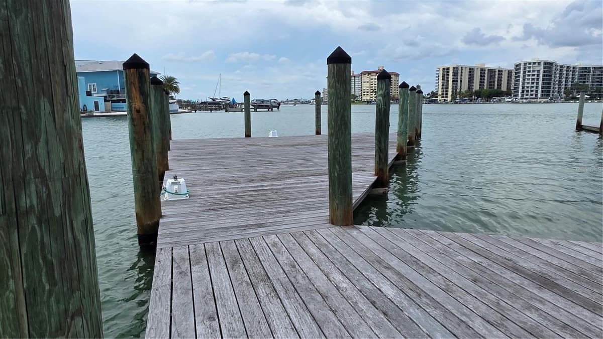 627 BAY ESPLANADE — photo 6 of 9