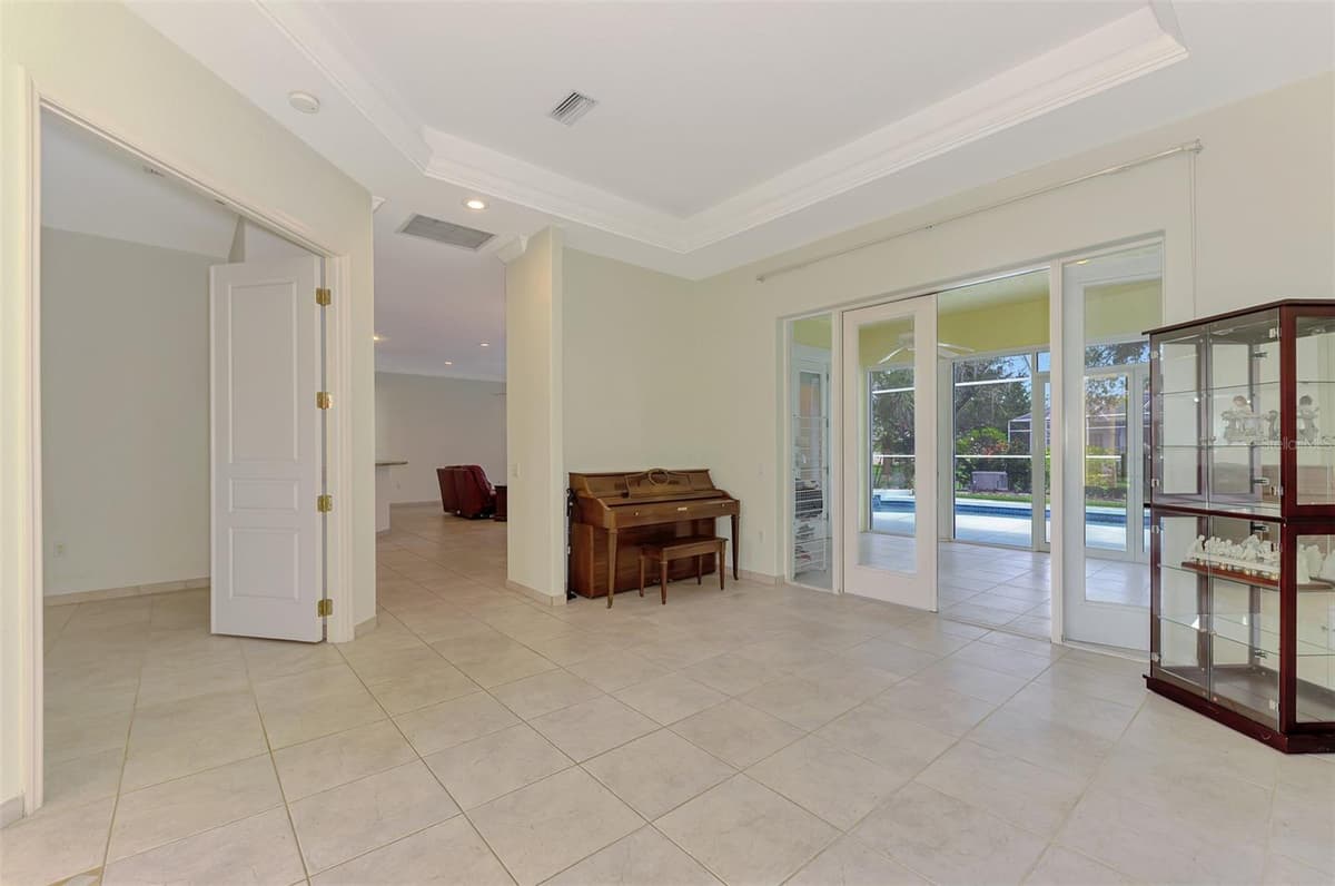 4708 SWEETMEADOW CIRCLE — photo 15 of 96