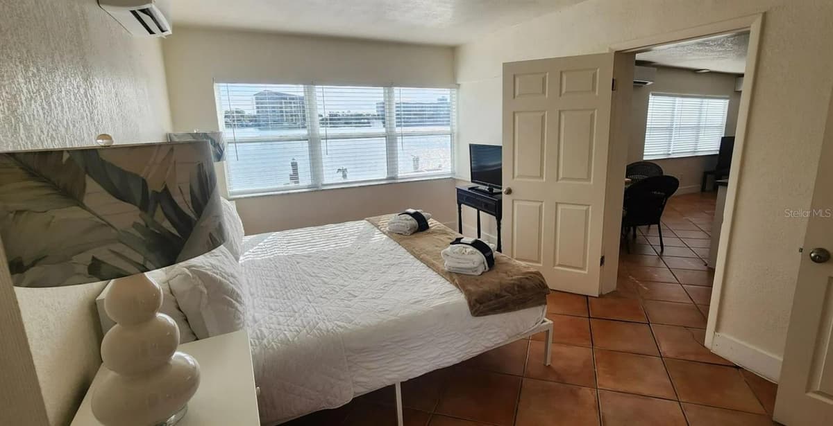 621 BAY ESPLANADE — photo 7 of 26