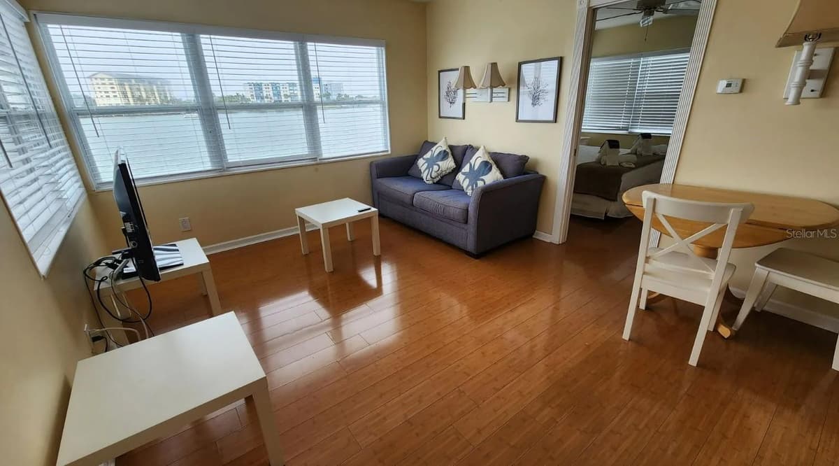621 BAY ESPLANADE — photo 15 of 26