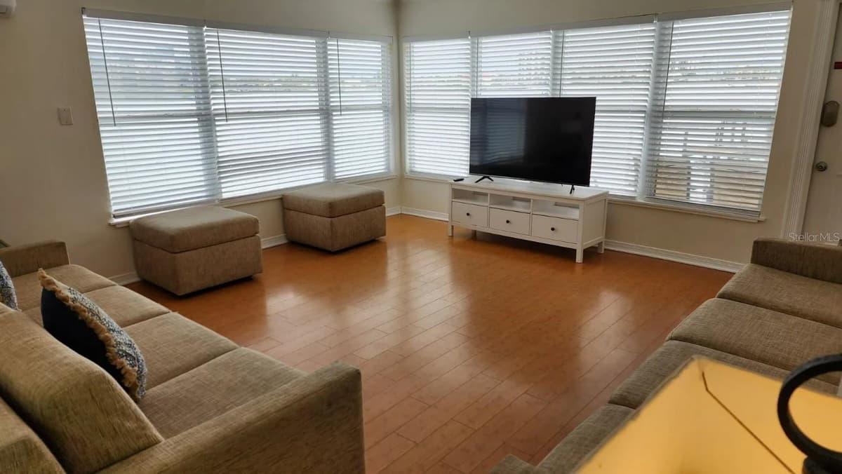 621 BAY ESPLANADE — photo 2 of 26