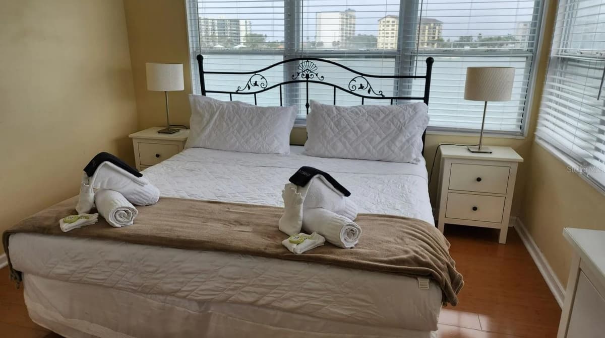 621 BAY ESPLANADE — photo 6 of 26