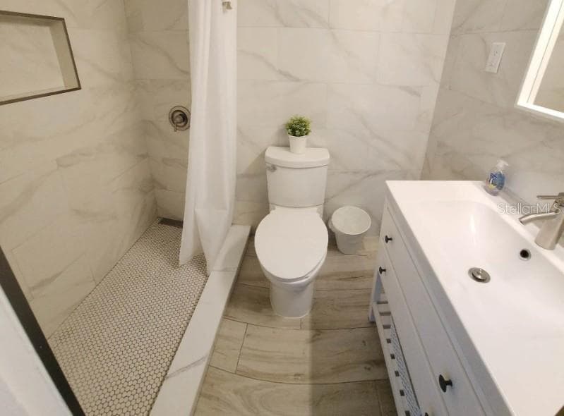 621 BAY ESPLANADE — photo 8 of 26