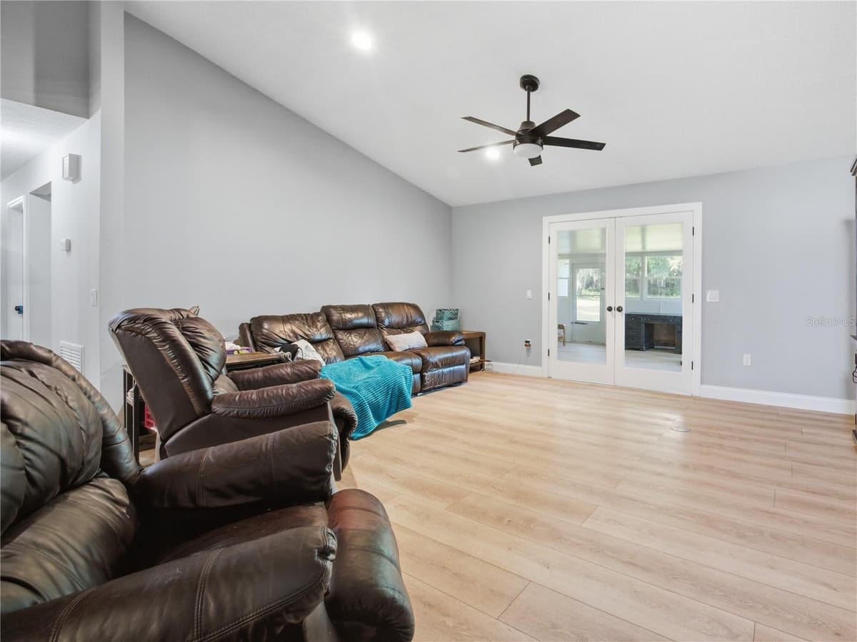 6820 TUSCAWILLA DRIVE — photo 11 of 33