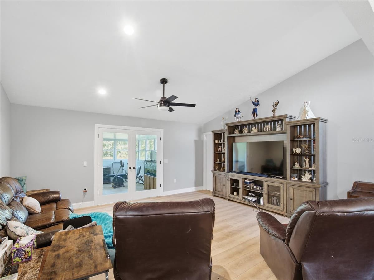 6820 TUSCAWILLA DRIVE — photo 10 of 33