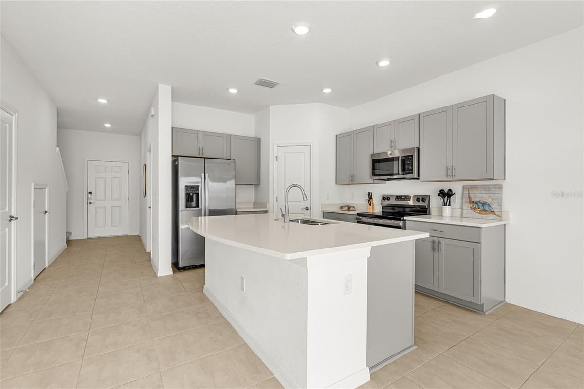 5848 BISCOTTI STREET — photo 8 of 27