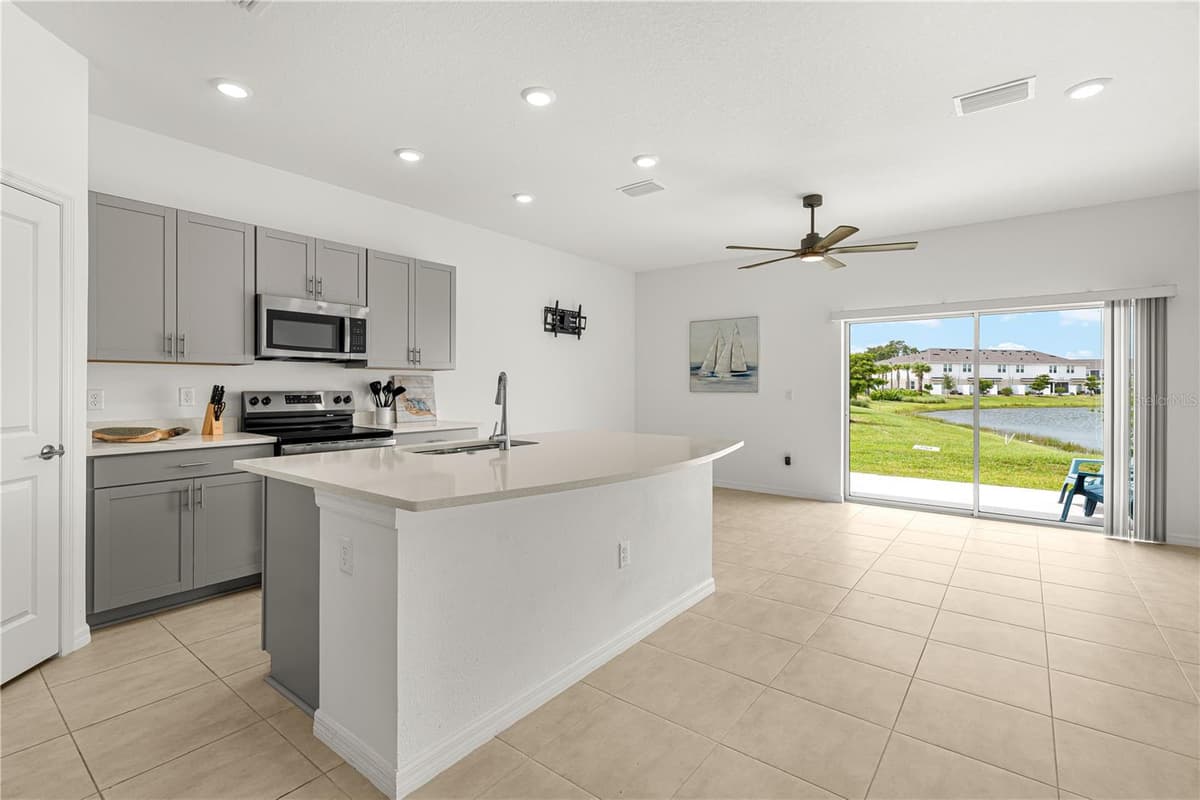 5848 BISCOTTI STREET — photo 10 of 27
