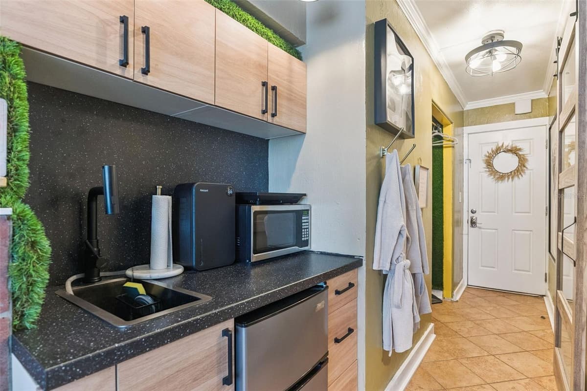 1233 ATLANTIC AVENUE — photo 4 of 19