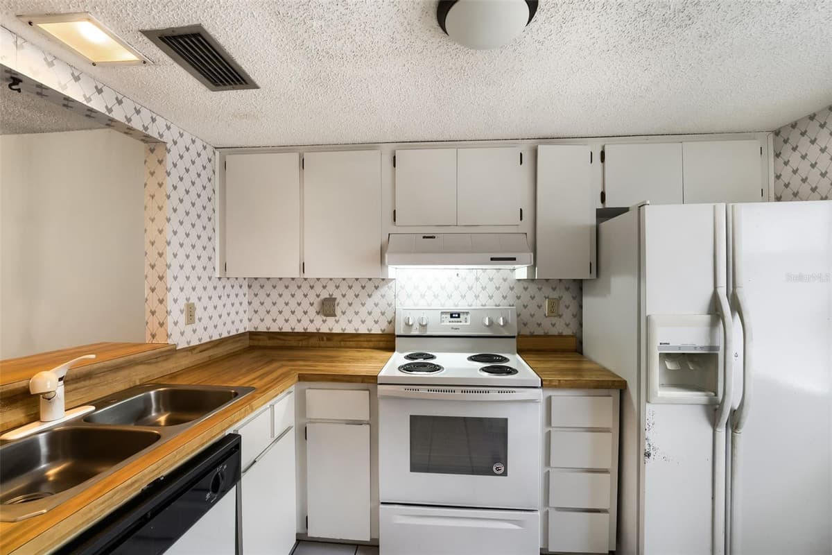 11210 CARRIAGE HILL DRIVE — photo 8 of 22