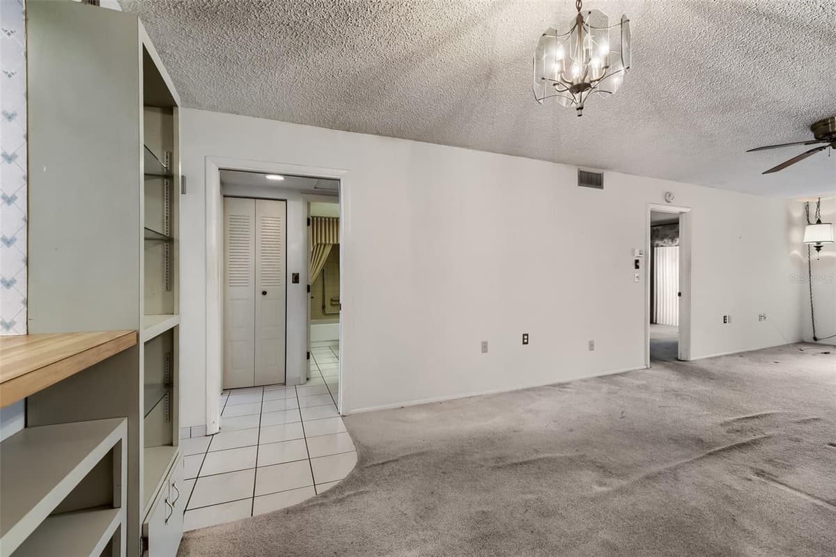 11210 CARRIAGE HILL DRIVE — photo 7 of 22