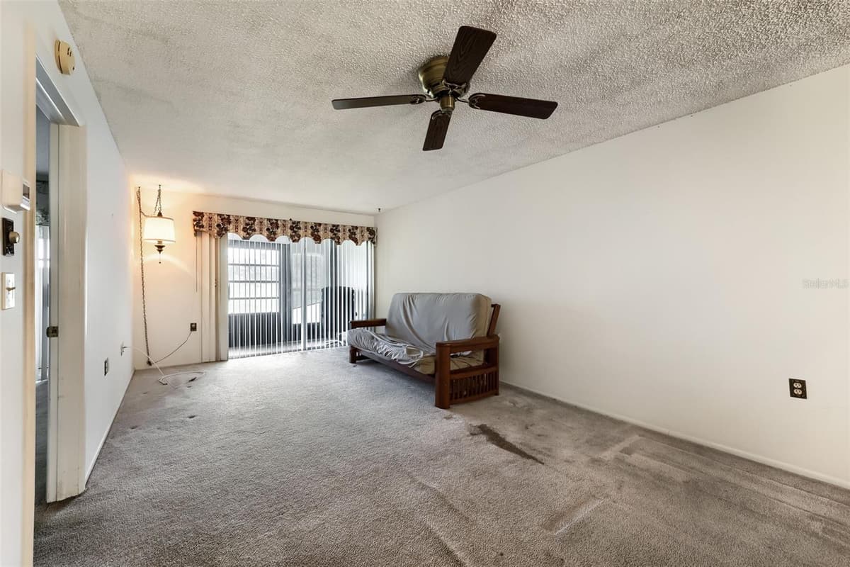 11210 CARRIAGE HILL DRIVE — photo 4 of 22