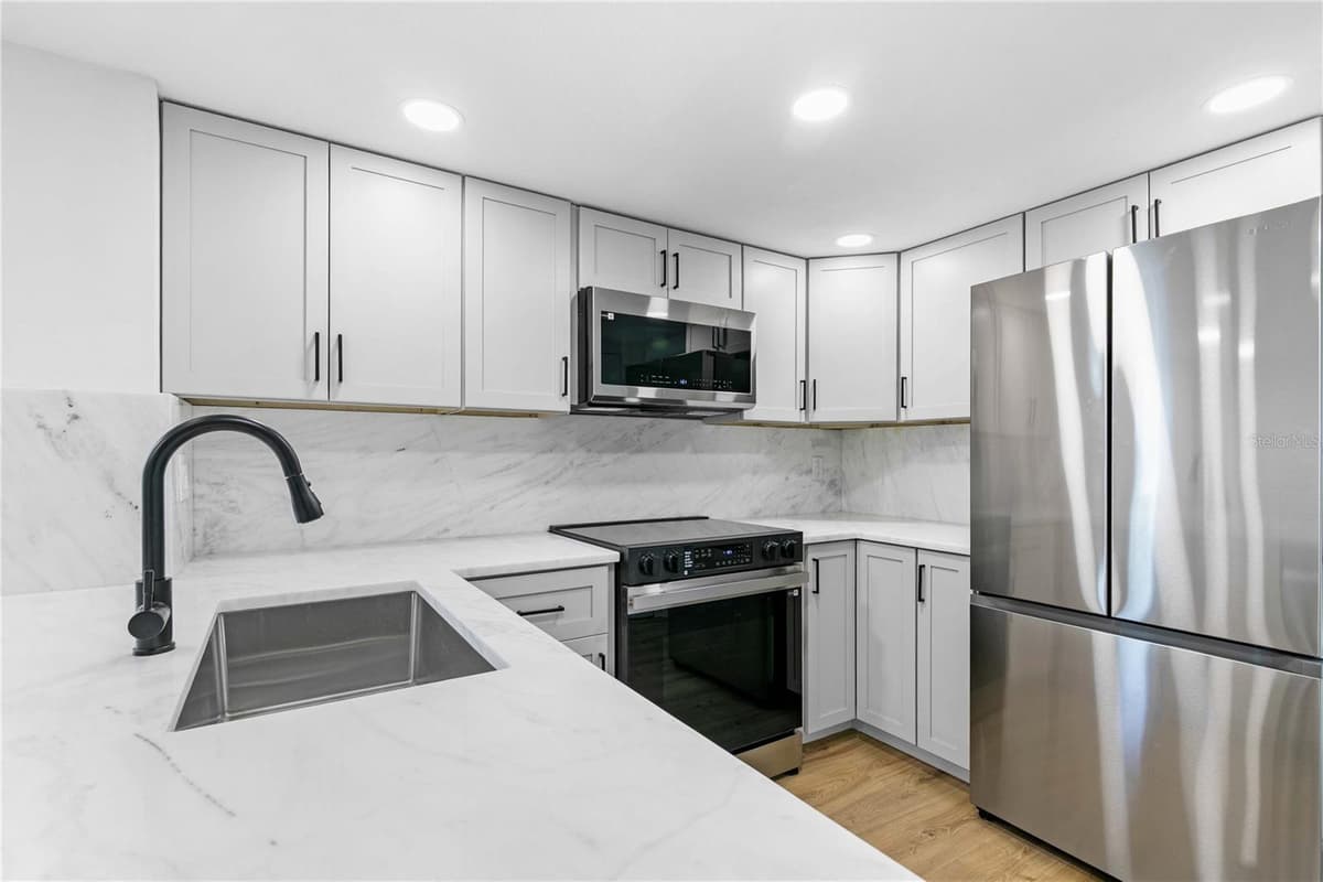 8711 COBBLER PLACE — photo 12 of 30