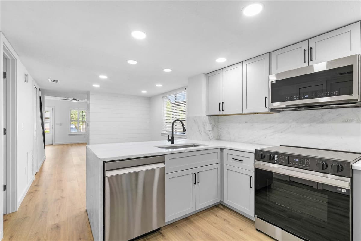 8711 COBBLER PLACE — photo 14 of 30