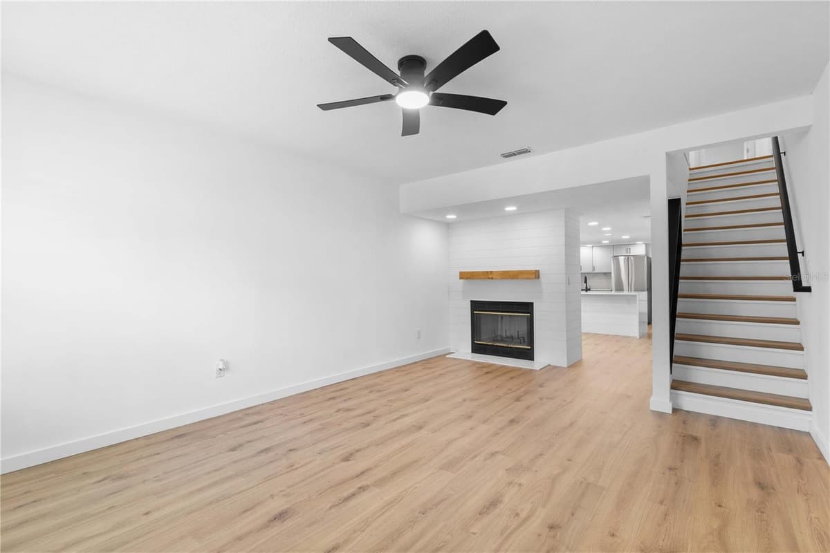 8711 COBBLER PLACE — photo 5 of 30