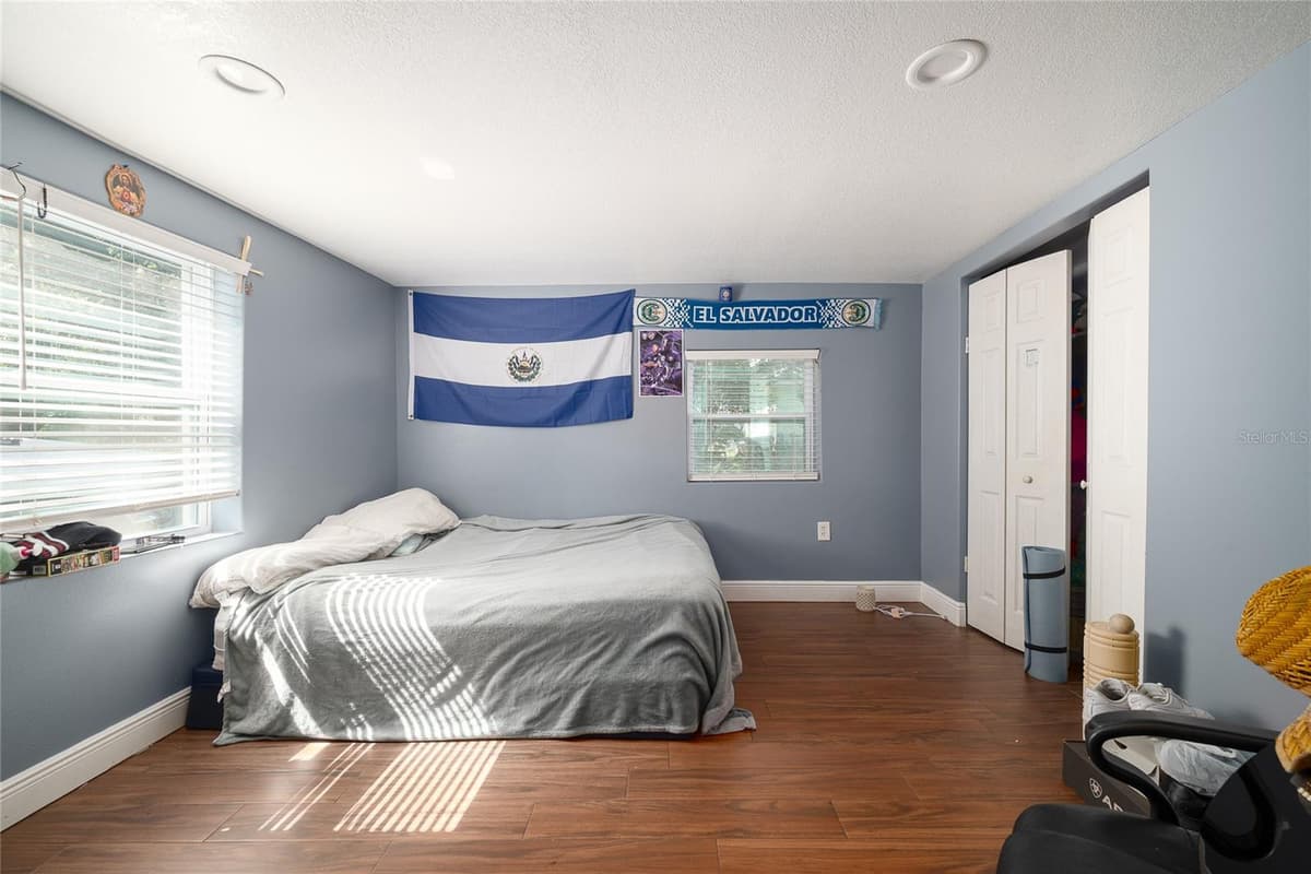 19 TYLER AVENUE — photo 31 of 38