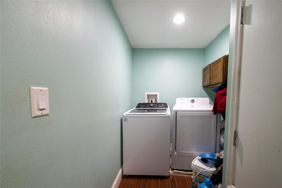 19 TYLER AVENUE — photo 38 of 38