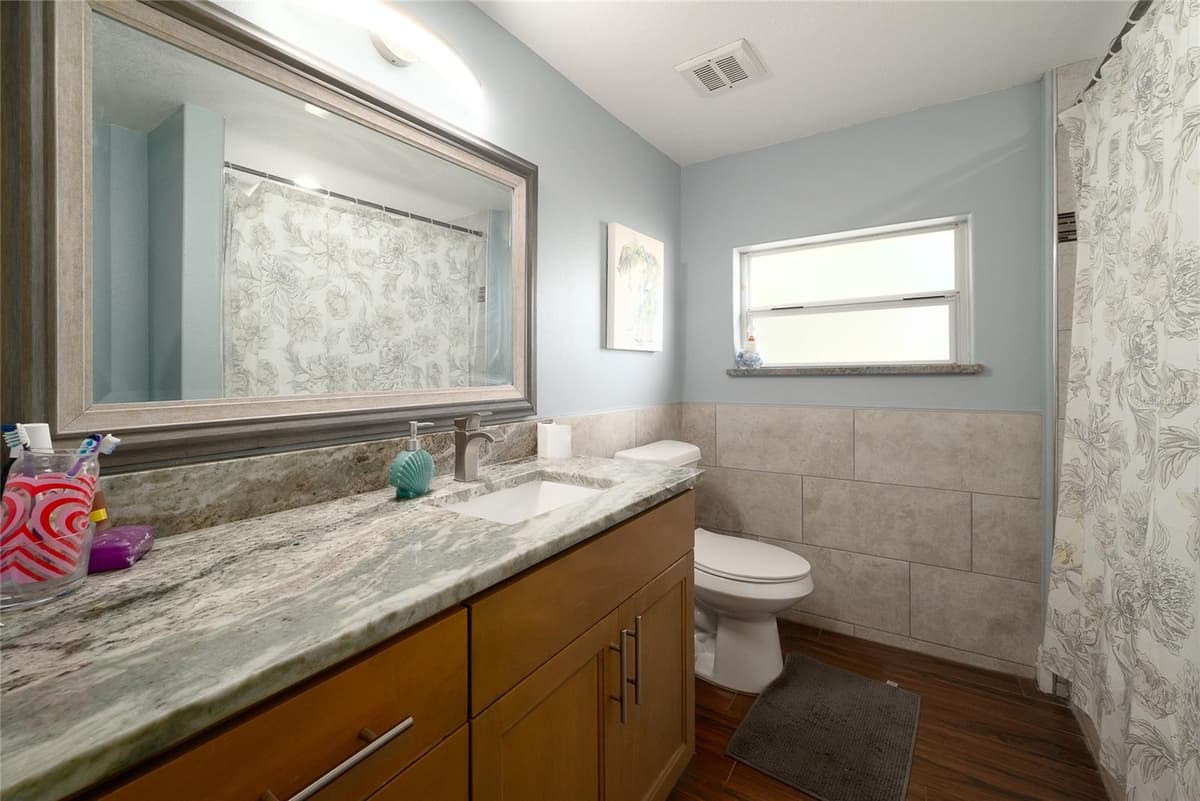 19 TYLER AVENUE — photo 37 of 38