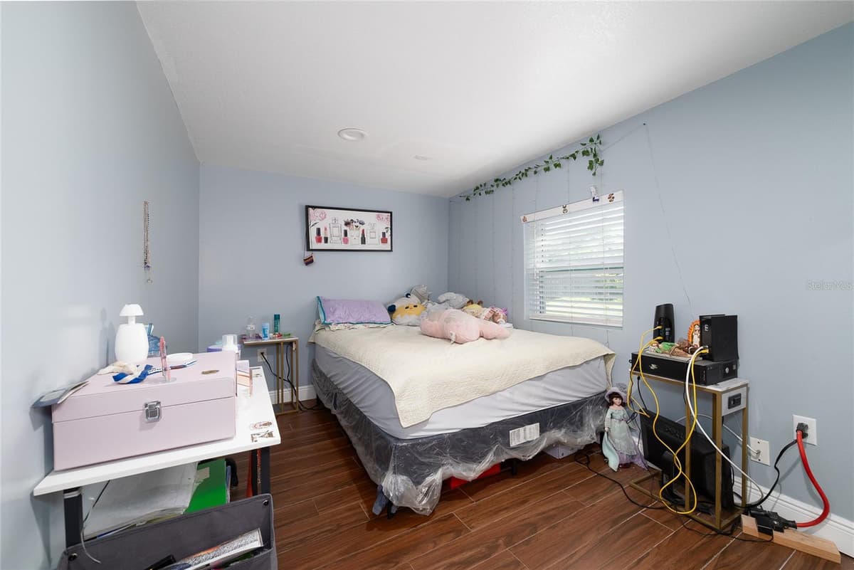19 TYLER AVENUE — photo 34 of 38
