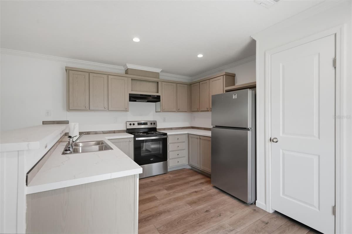 4241 HAWAII LANE — photo 5 of 17