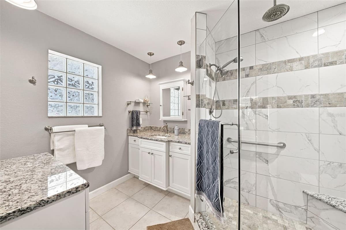 15160 BUSWELL AVENUE — photo 5 of 71