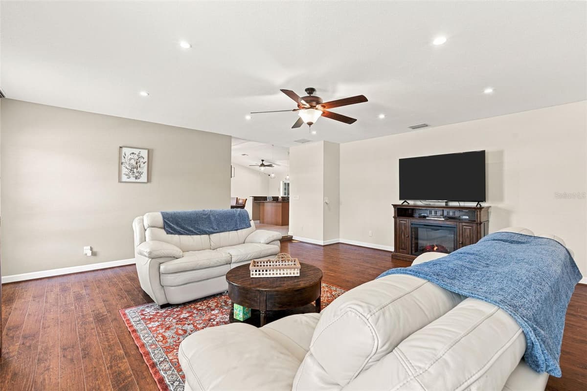 15160 BUSWELL AVENUE — photo 14 of 71