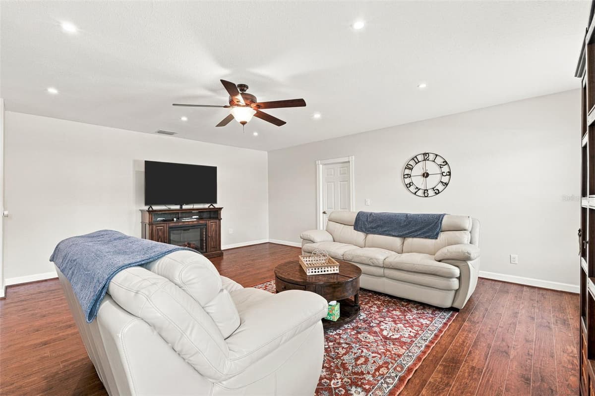 15160 BUSWELL AVENUE — photo 15 of 71