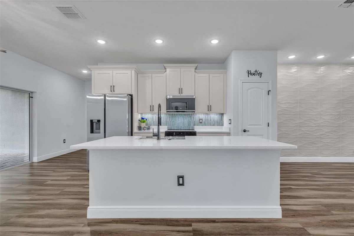 47 ORCHID COURT — photo 8 of 29
