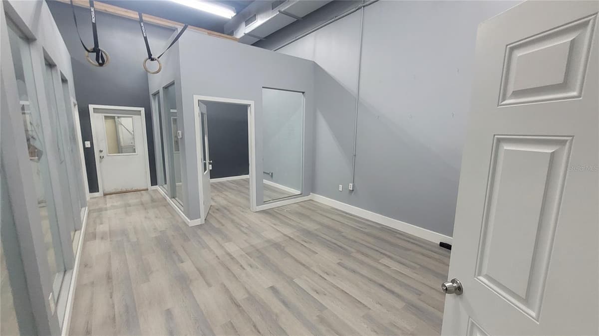 910 BELLE AVENUE — photo 6 of 14
