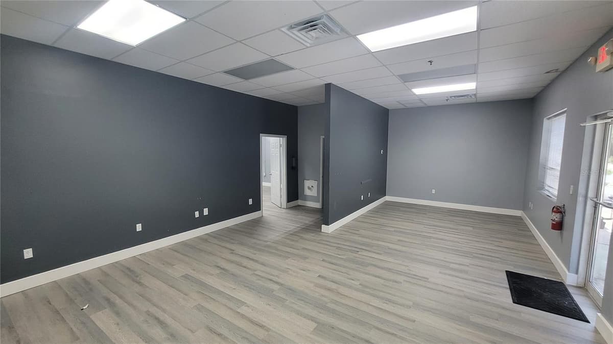 910 BELLE AVENUE — photo 3 of 14