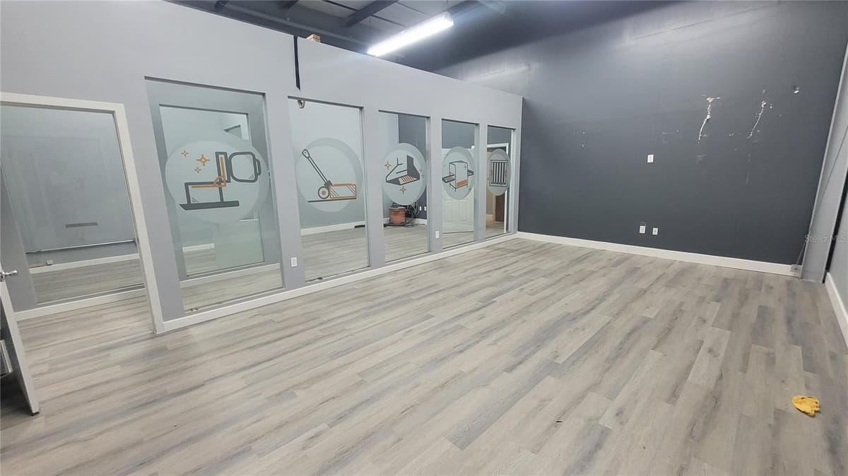 910 BELLE AVENUE — photo 8 of 14