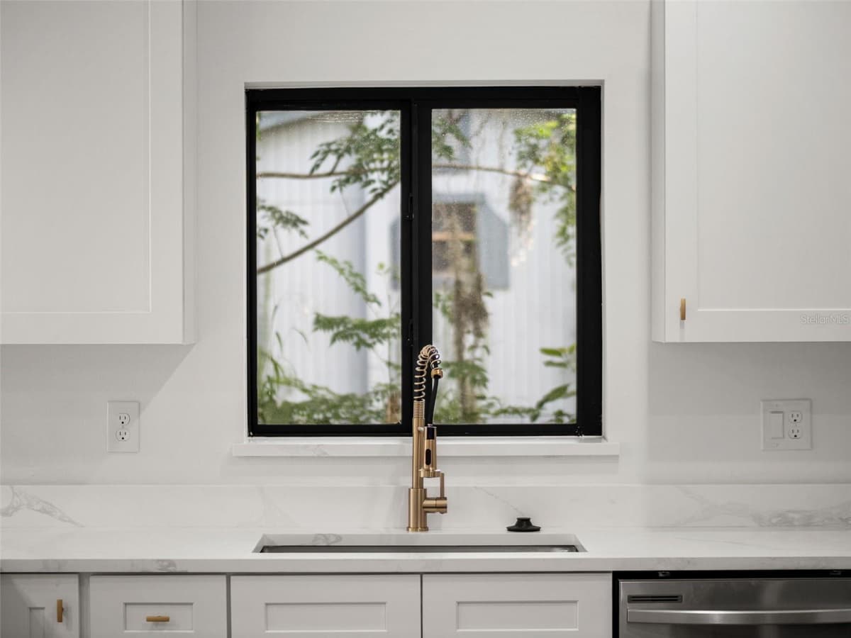 497 OCEAN AVENUE — photo 6 of 42