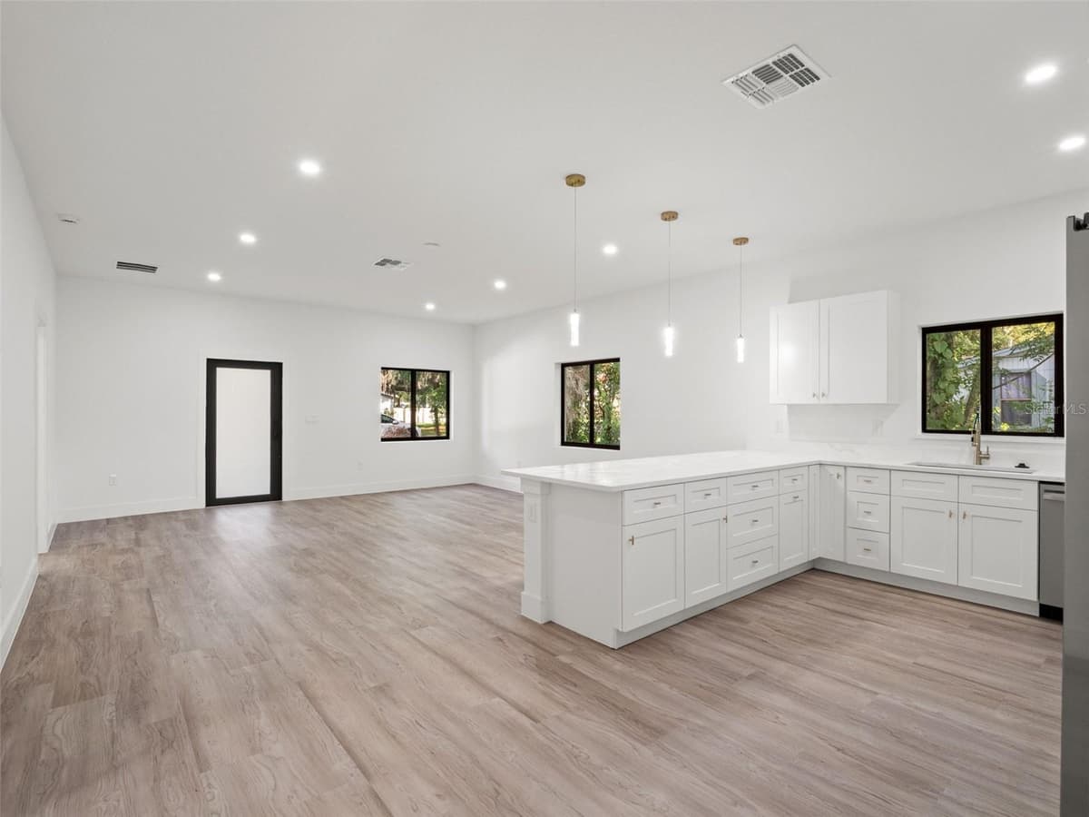 497 OCEAN AVENUE — photo 10 of 42