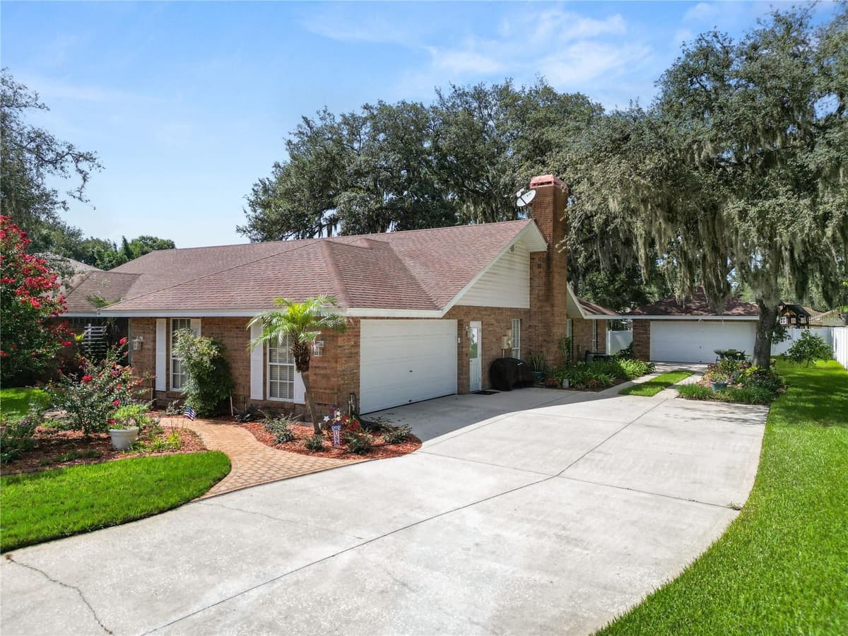 1626 SHERWOOD LAKES BOULEVARD — photo 5 of 76