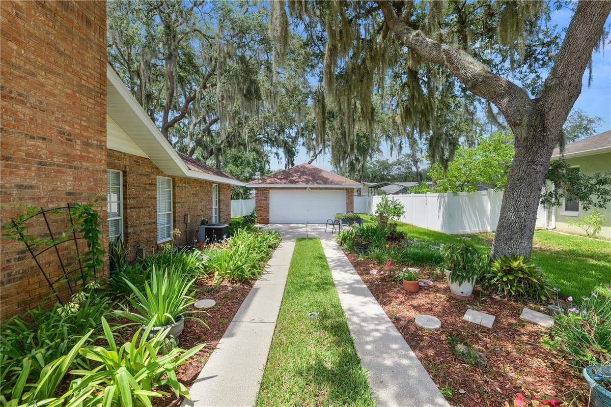 1626 SHERWOOD LAKES BOULEVARD — photo 54 of 76