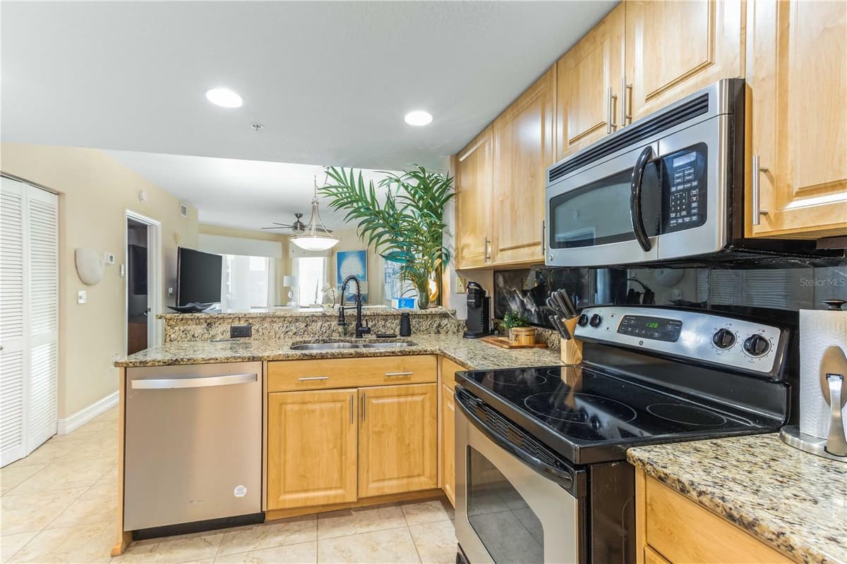 11605 GULF BOULEVARD — photo 15 of 53
