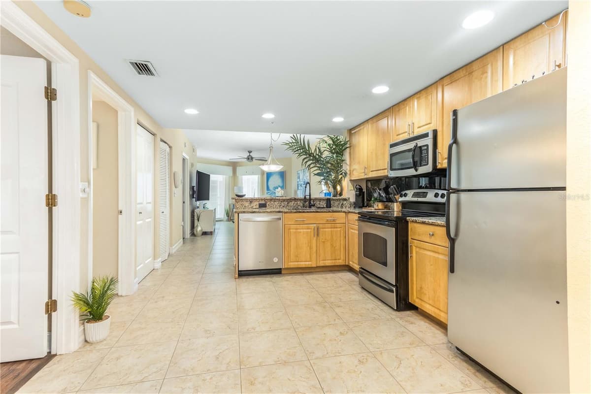 11605 GULF BOULEVARD — photo 16 of 53