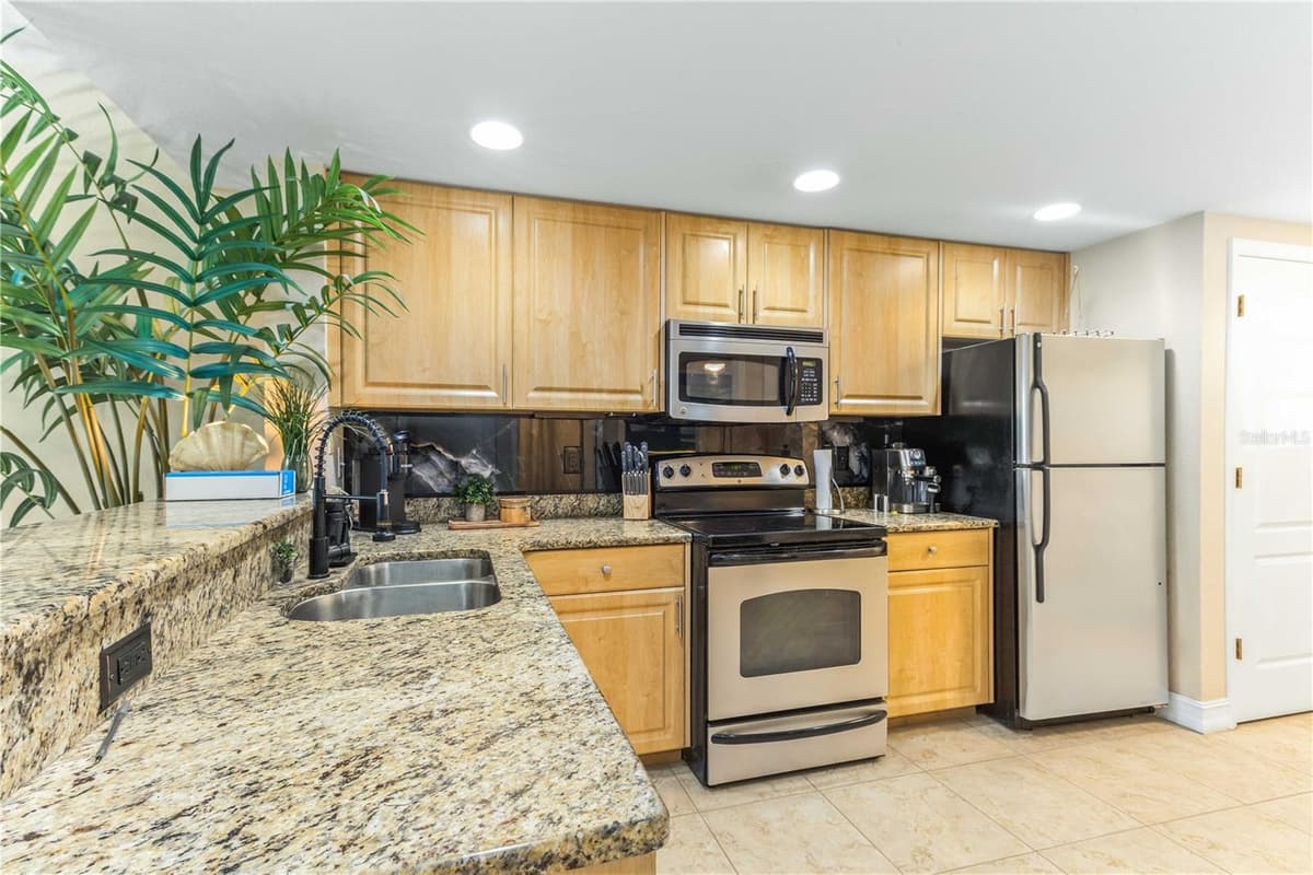11605 GULF BOULEVARD — photo 13 of 53